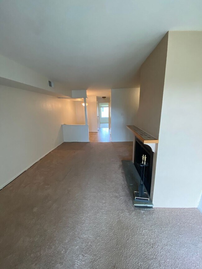 Building Photo - Lovely One Bedroom Apartment in Mount Joy!