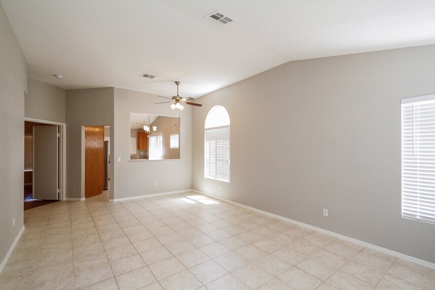 Building Photo - 5560 Merriweather Dr