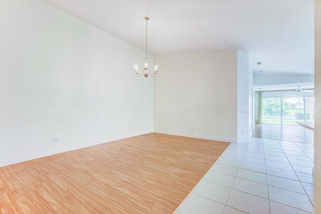 Building Photo - 923 Magdalena Rd