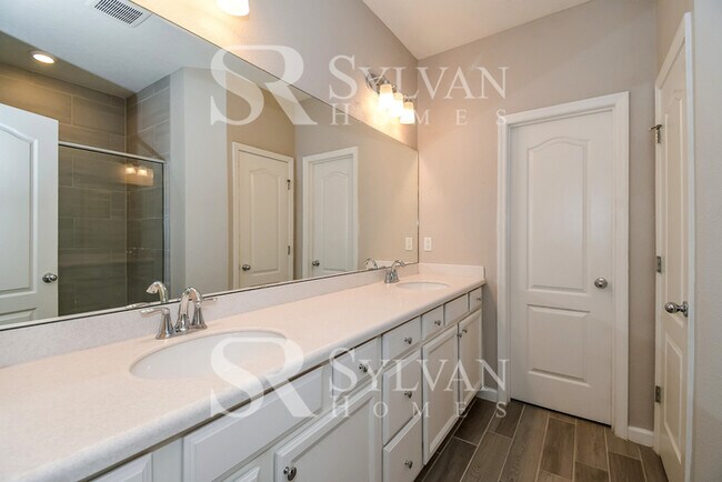 Building Photo - Don't miss out on the opportunity to live ...