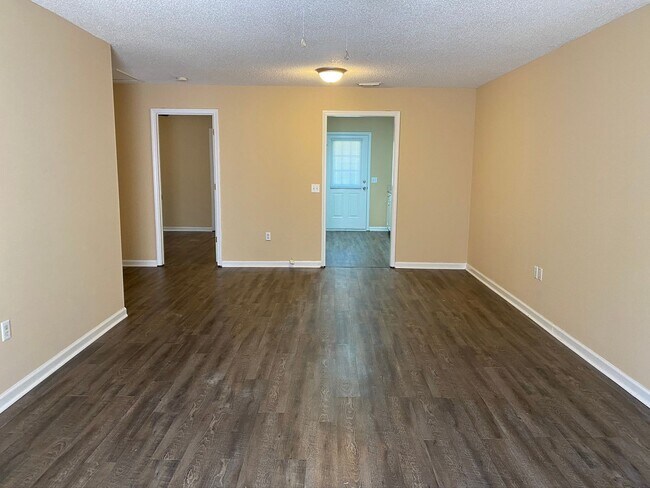 Building Photo - 1205 Beaver Creek Dr