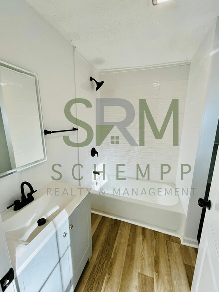 Building Photo - 615 N 32nd St