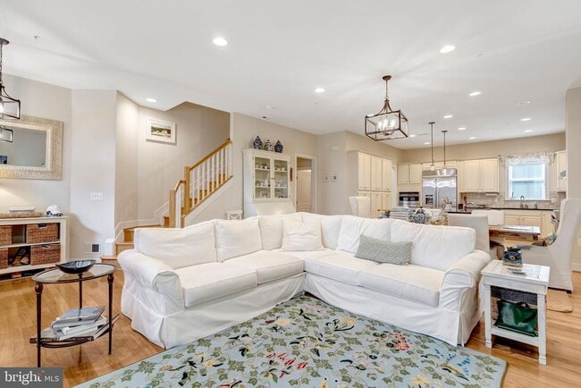 Building Photo - 711 McKenzie Ave