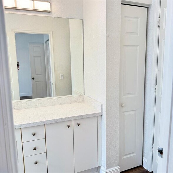 Building Photo - 6482 Catalina Ln