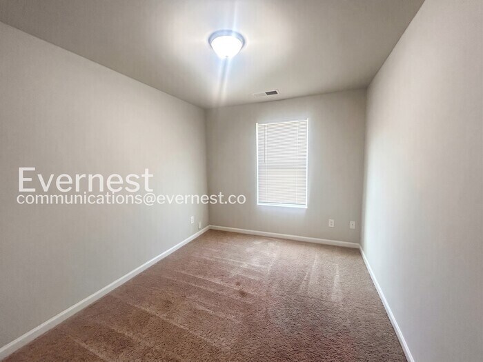 Building Photo - 1598 Iris Walk