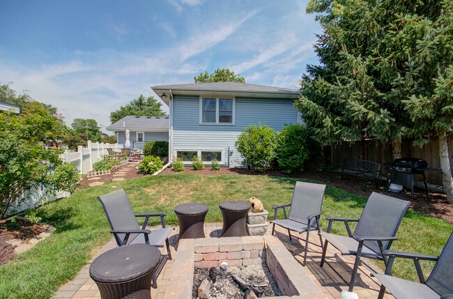 Building Photo - 501 Lincoln Ave