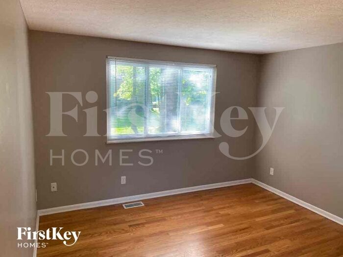 Building Photo - 815 Mcdonell Dr