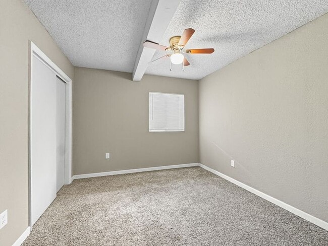 Building Photo - Adorable 5 Bedroom, 2 bath home in Sunland...