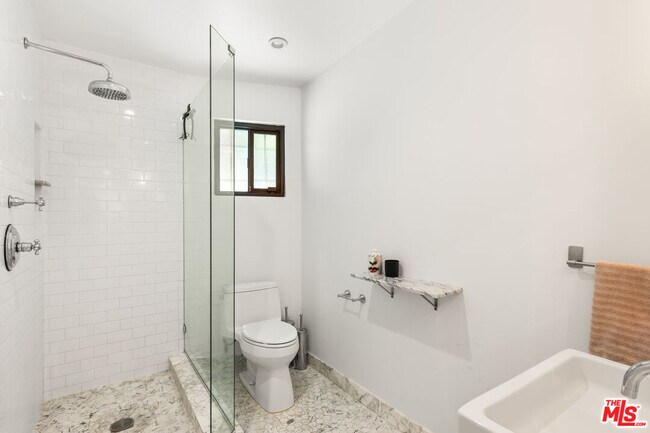 Building Photo - 3744 Buena Park Dr