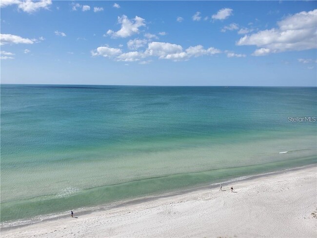 Building Photo - 1050 Longboat Club Rd