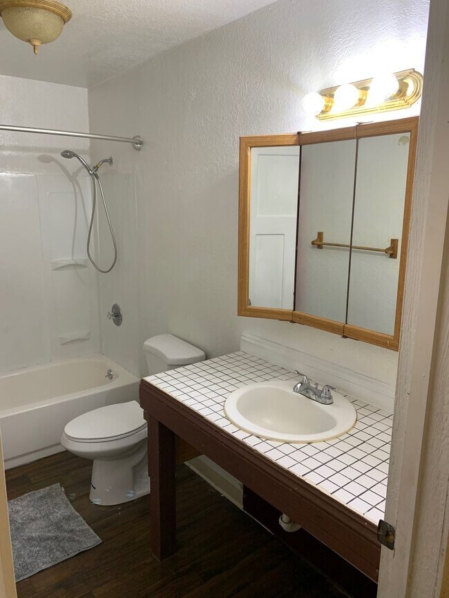 Building Photo - Shorecrest Beach Club Home- 3 bedrooms 1 b...