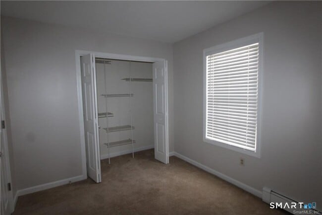 Building Photo - 7 Bittersweet Ln