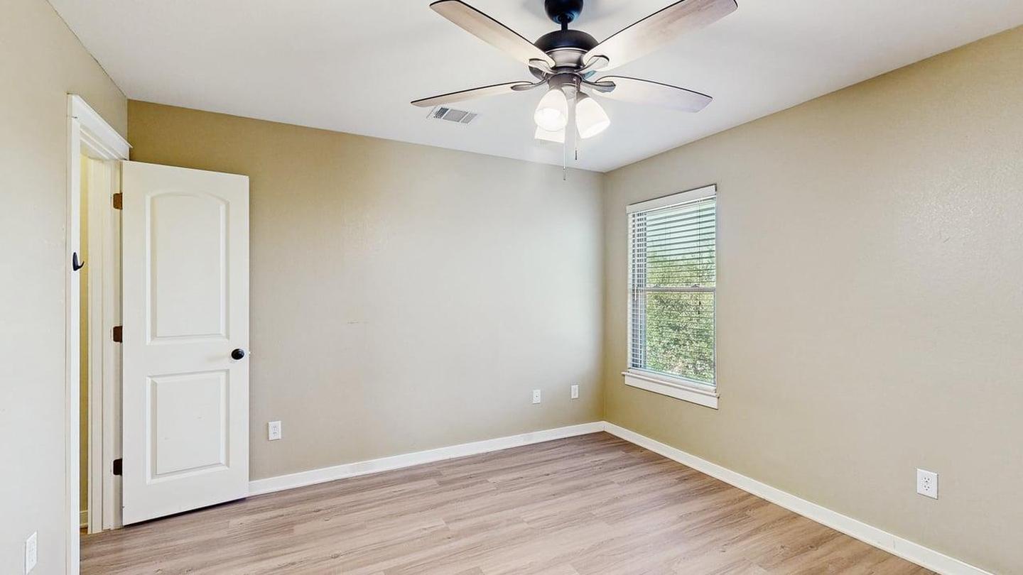 Building Photo - Beautifully updated home in a peaceful Geo...