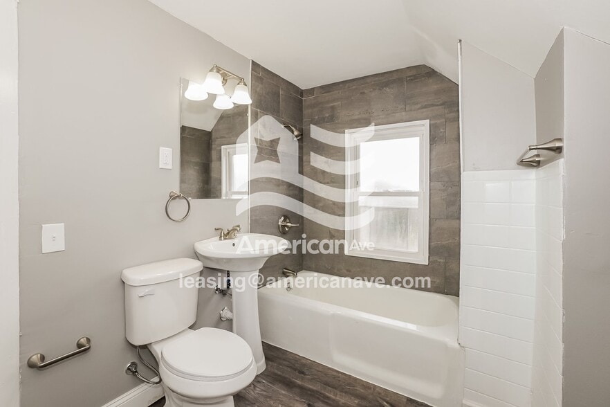 Building Photo - 4907 Gifford Ave