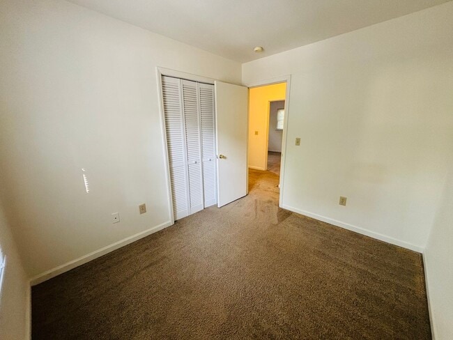 Building Photo - 218 Huntington Ln