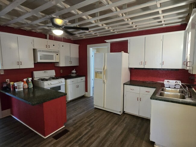 Building Photo - 505 Ave 2 NE