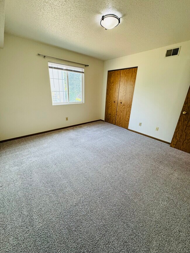 Building Photo - 156 Westside Dr