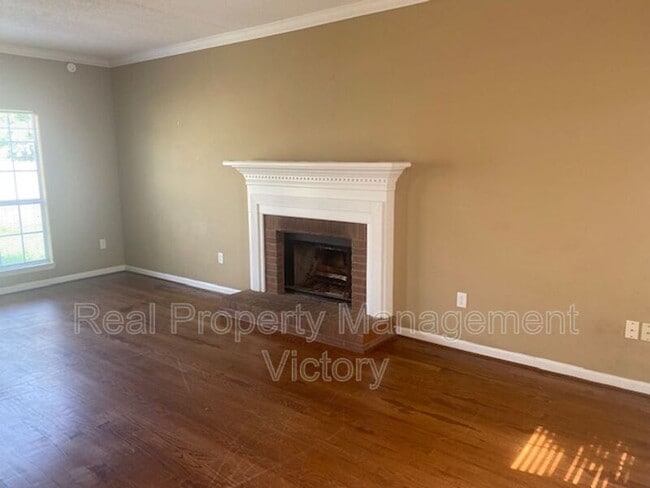 Building Photo - 1336 Royalty Dr