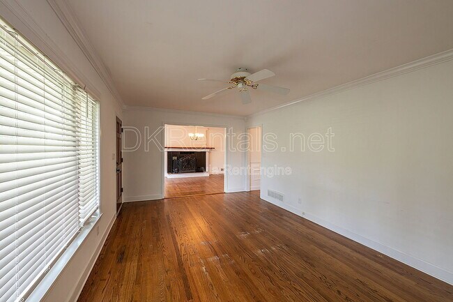 Building Photo - 245 Brook Dr