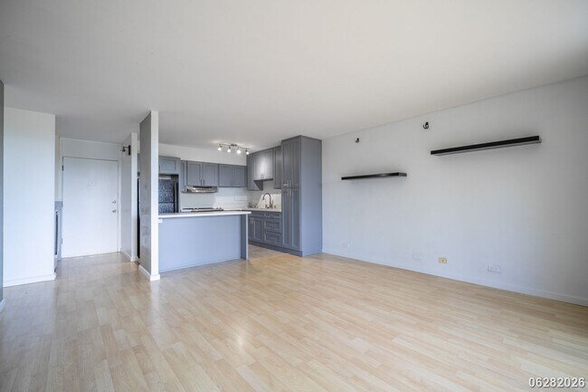 Building Photo - $2,250 / 1br - 1 BED 1 BATH CONDO IN KEMO'O BY THE LAKE