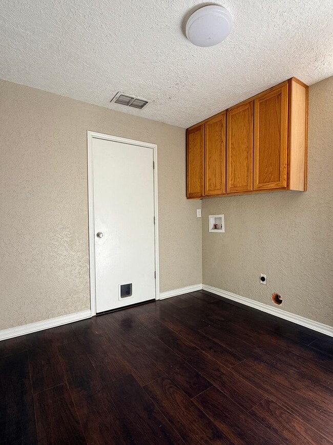 Building Photo - Spacious 3 Bed 1 Bath - Burkburnett