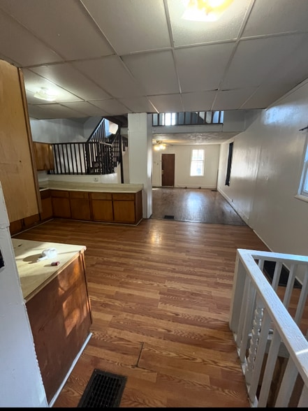 Building Photo - 640 E Northern Ave