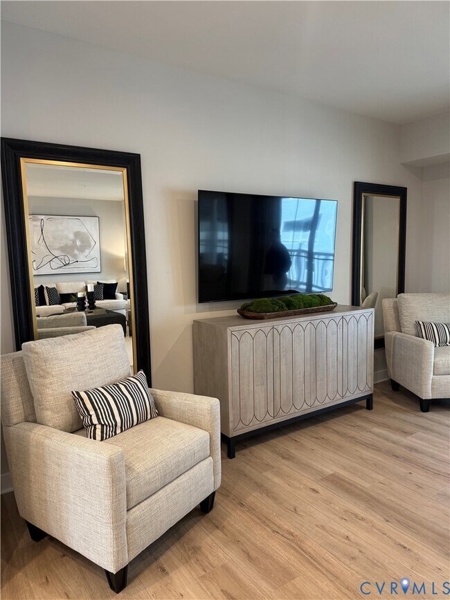 Building Photo - 8029 Lake Laurel Ln