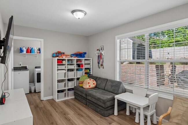 Building Photo - 63 Dorothy Ln