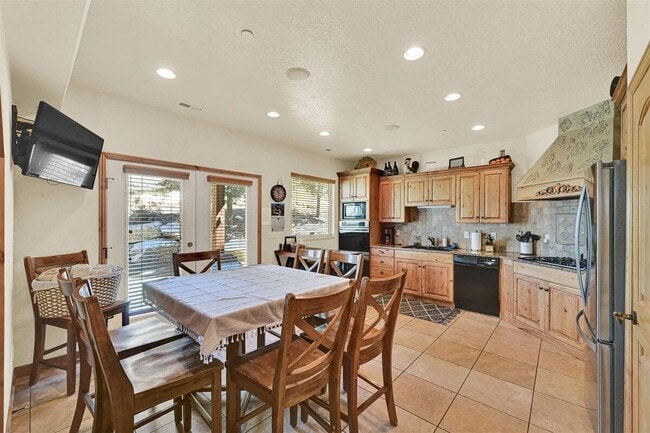 Building Photo - 5176 Fairview Loop