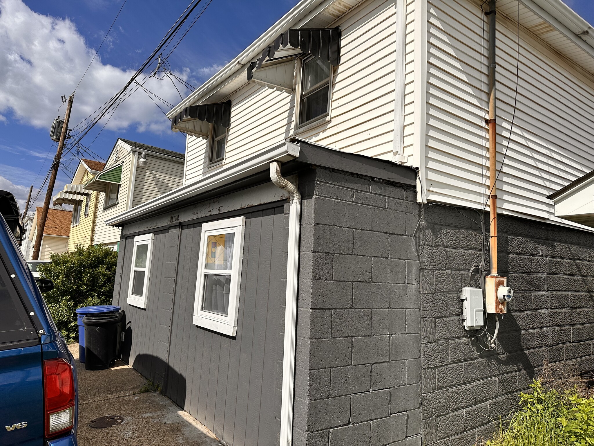 Outside - 1111 Garfield St