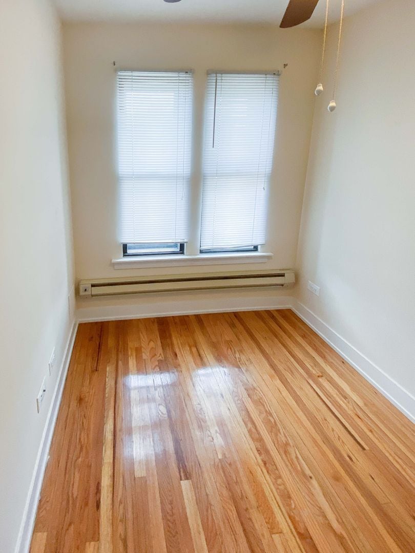 Building Photo - 627 W Melrose St