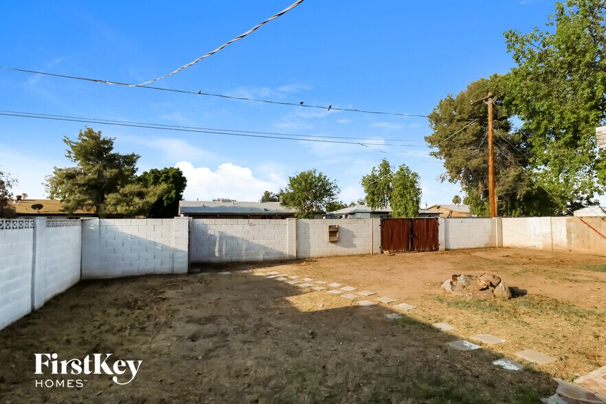 Building Photo - 3605 W San Miguel Ave