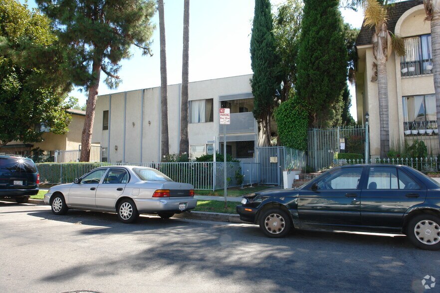 Building Photo - 4346 Ventura Canyon Ave