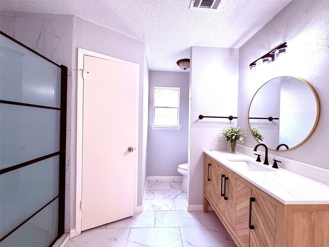 Building Photo - 12071 Plumbrook Dr