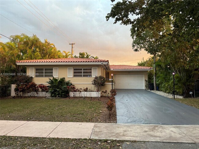 Building Photo - 1556 San Benito Ave