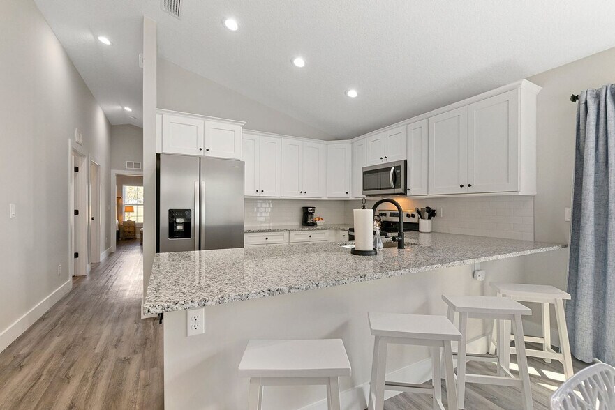 Building Photo - 1000 Josiah St