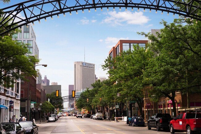 Building Photo - 1145 N High St