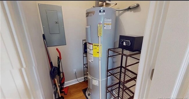 Building Photo - 2402 Rockwood Dr