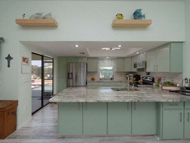 Building Photo - "Spacious 3-Bed Sanctuary with 3.5 Baths in Charming Port Charlotte!"