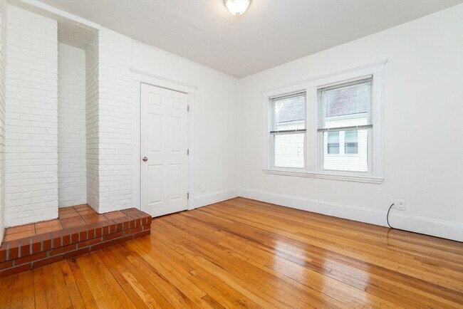 Building Photo - 6 Putnam St