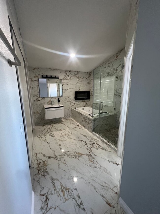 Building Photo - ***Open showing Tues 3/17/2026 !pm-2pm $500 off your first month rent! Beautiful 4bed with large ...