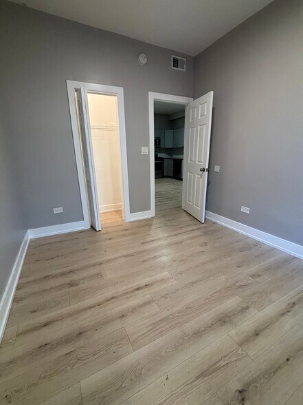 Building Photo - 3850 W Hirsch St