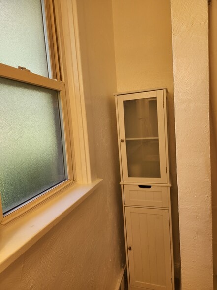 Bathroom 2 - 212 Teece Ave