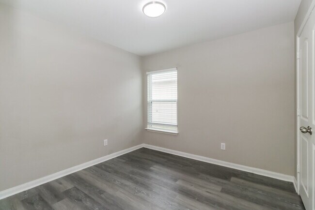 Building Photo - 428 Ruby Ln