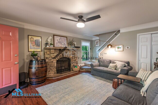 Building Photo - 5623 Lake Elton Rd