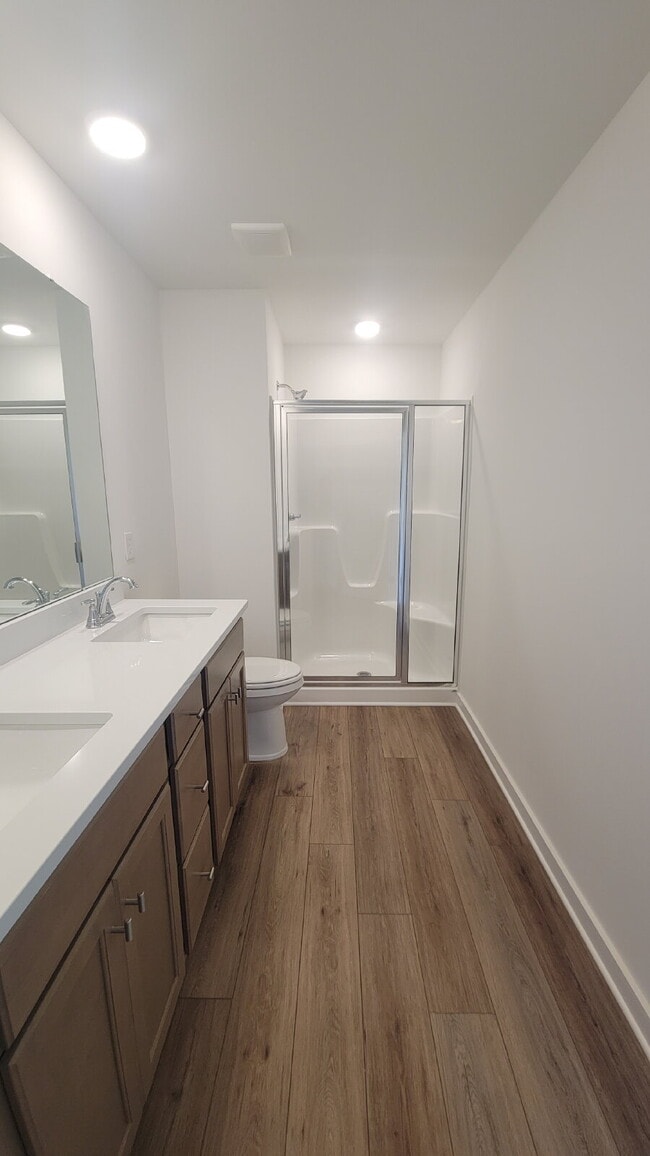 Building Photo - "Charming 3-Bed Oasis with Granite Elegance on Discovery Point Drive!"