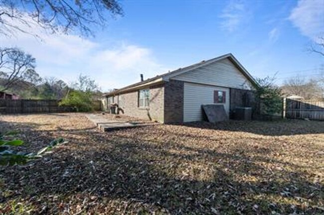 Building Photo - Beautifully Remodeled Home in a Prime Hunt...