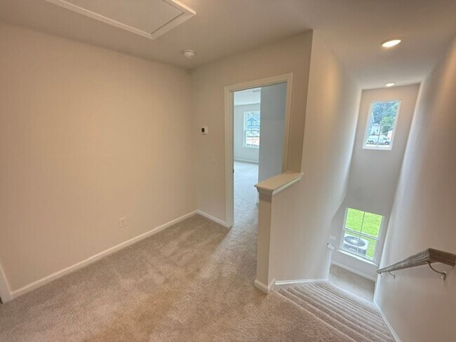 Building Photo - 463 Martins Creek Blvd