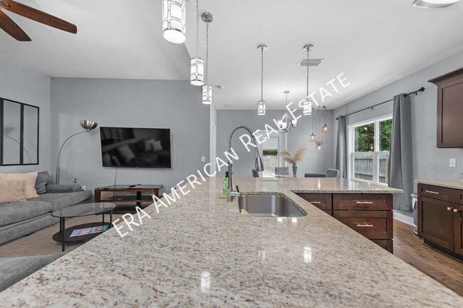 Building Photo - 2269 Tom St