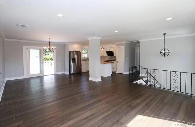 Building Photo - 335 Gillette St